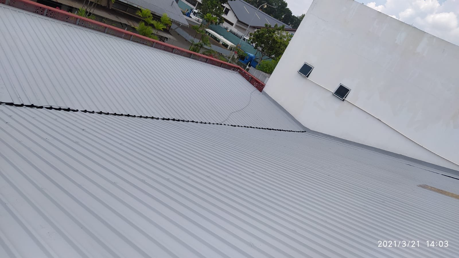 Metal roof waterproofing service