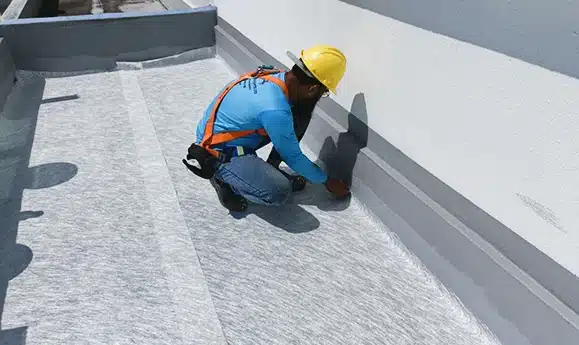 Roof edge and parapet wall waterproofing